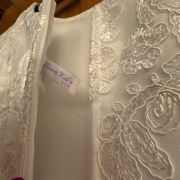 Sweet Kids White Embroidered Mesh Crop Top Satin Communion Dress with pockets. - Picture 4 of 5